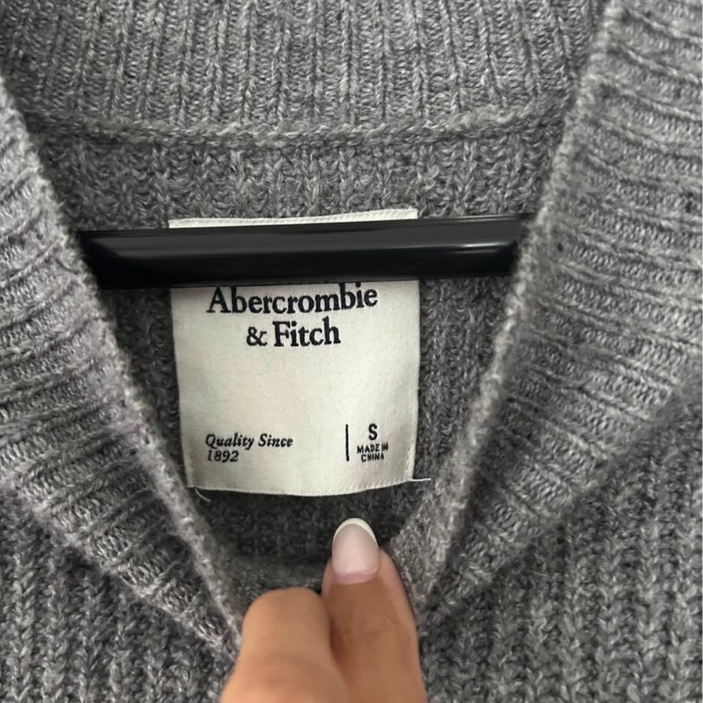 Abercrombie & Fitch Heather Gray Sweater